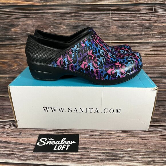 Sanita Women's Aero Motion Animal Print Multicolor Clogs - Picture 1 of 8